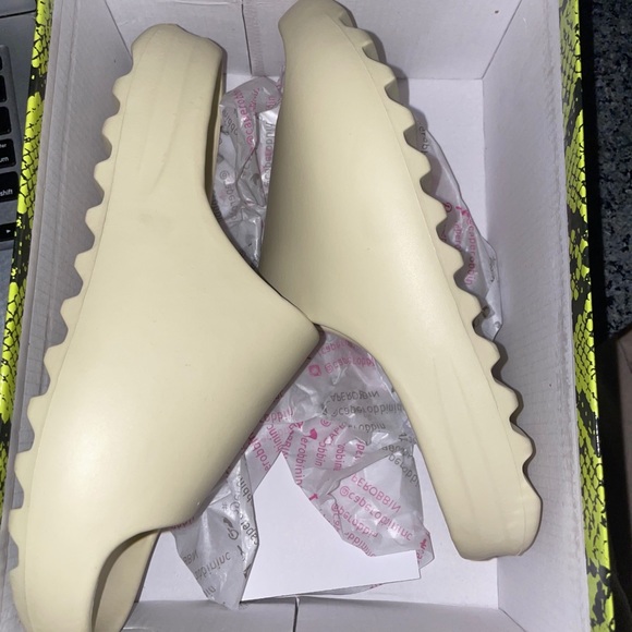 Comfy Slides - Picture 5 of 5